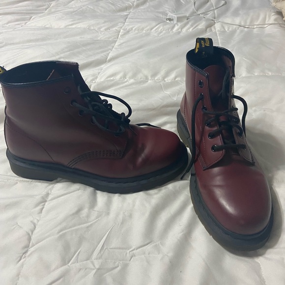 Cherry Doctor Martens, size 8 women’s, 1460 Smooth Leather - Picture 4 of 7